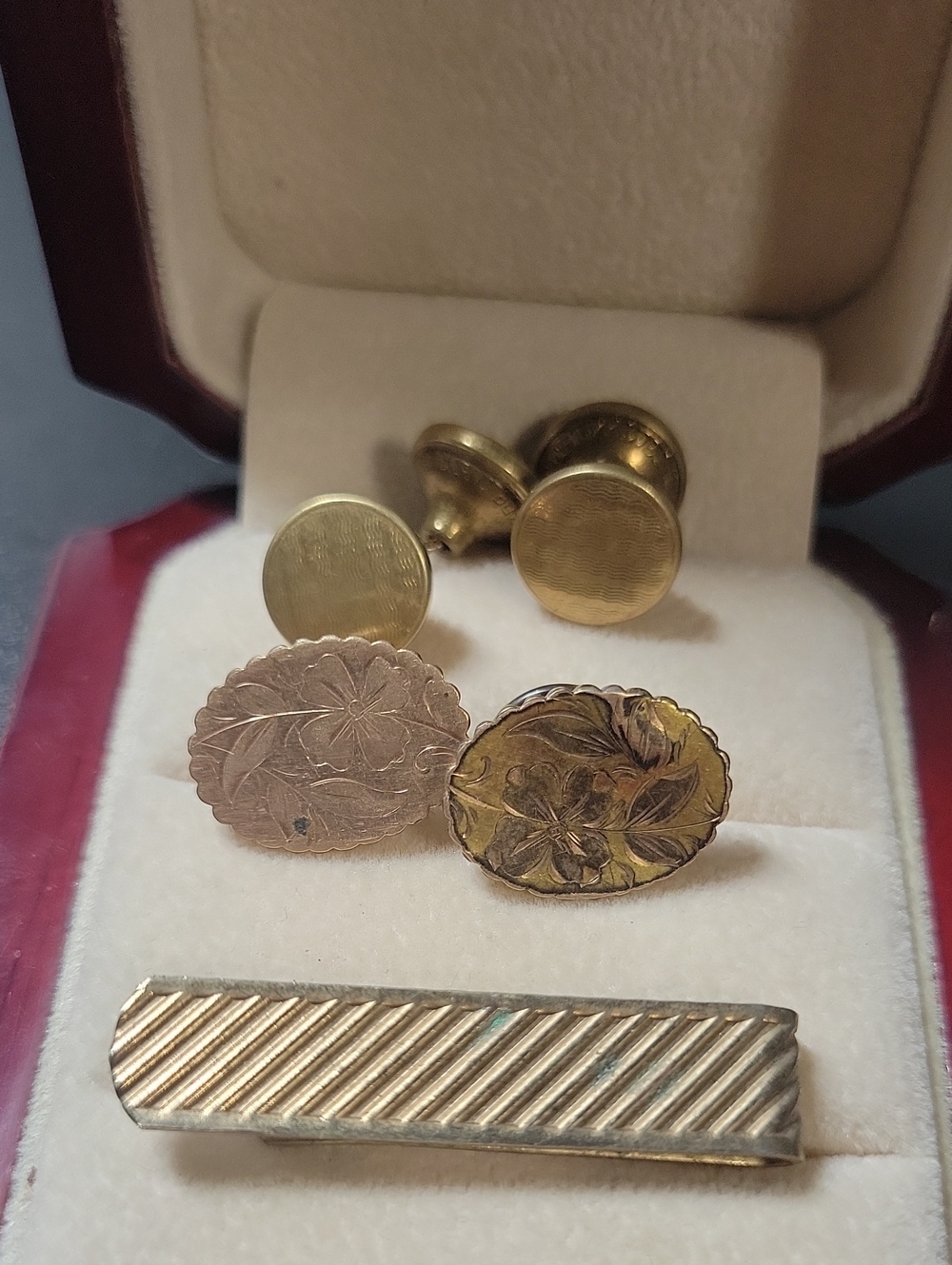 Classic Floral Engraved Cufflinks and Tie Clip Set - Gold Tone